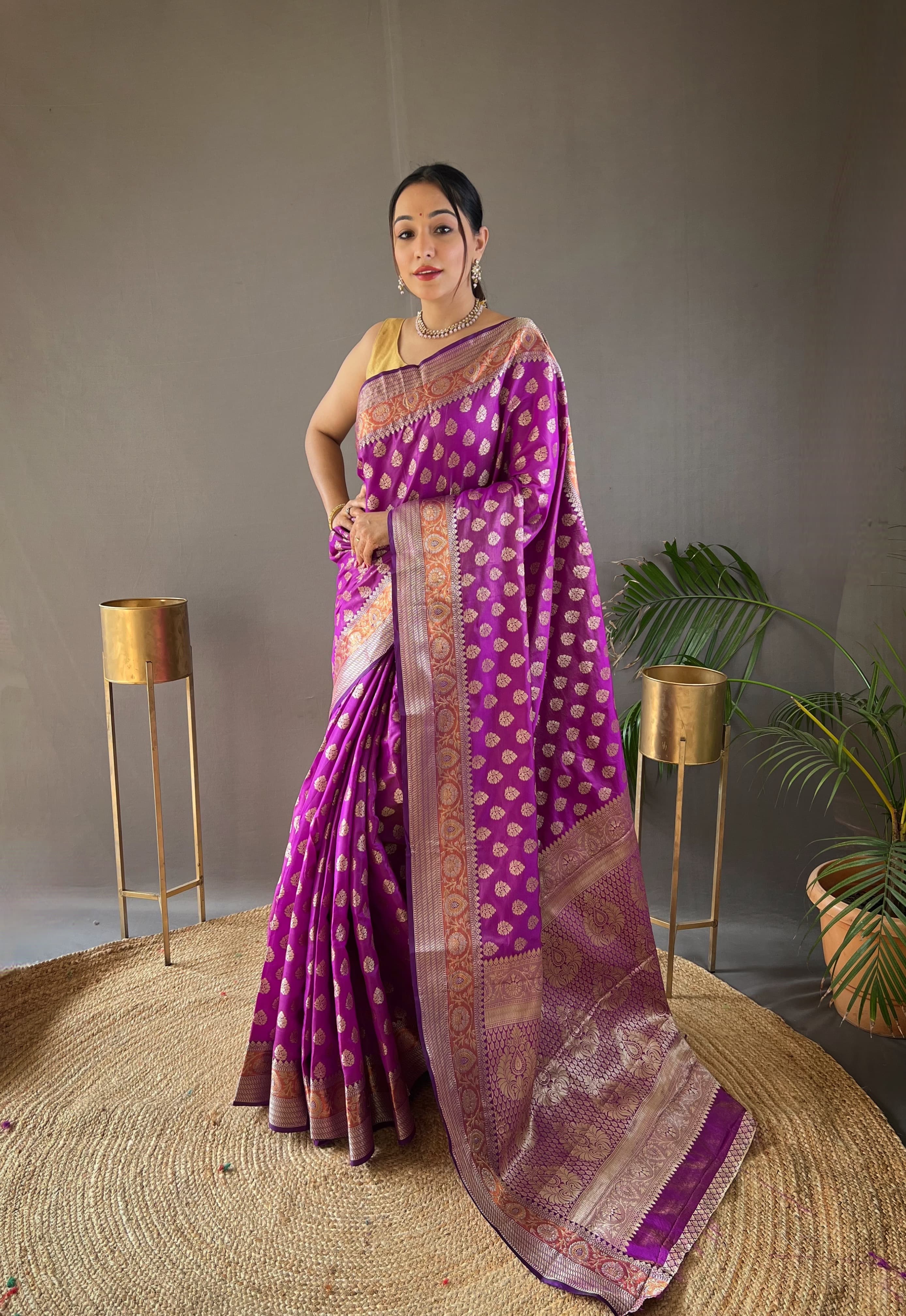 Women's Soft Rosy Silk Beautiful Border Saree With Rich pallu