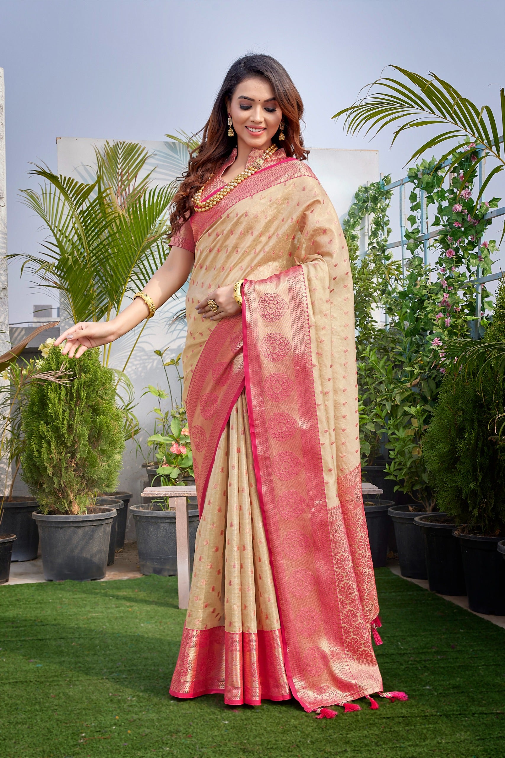 Beautiful Zarna Silk Heavy Rich Pallu Saree