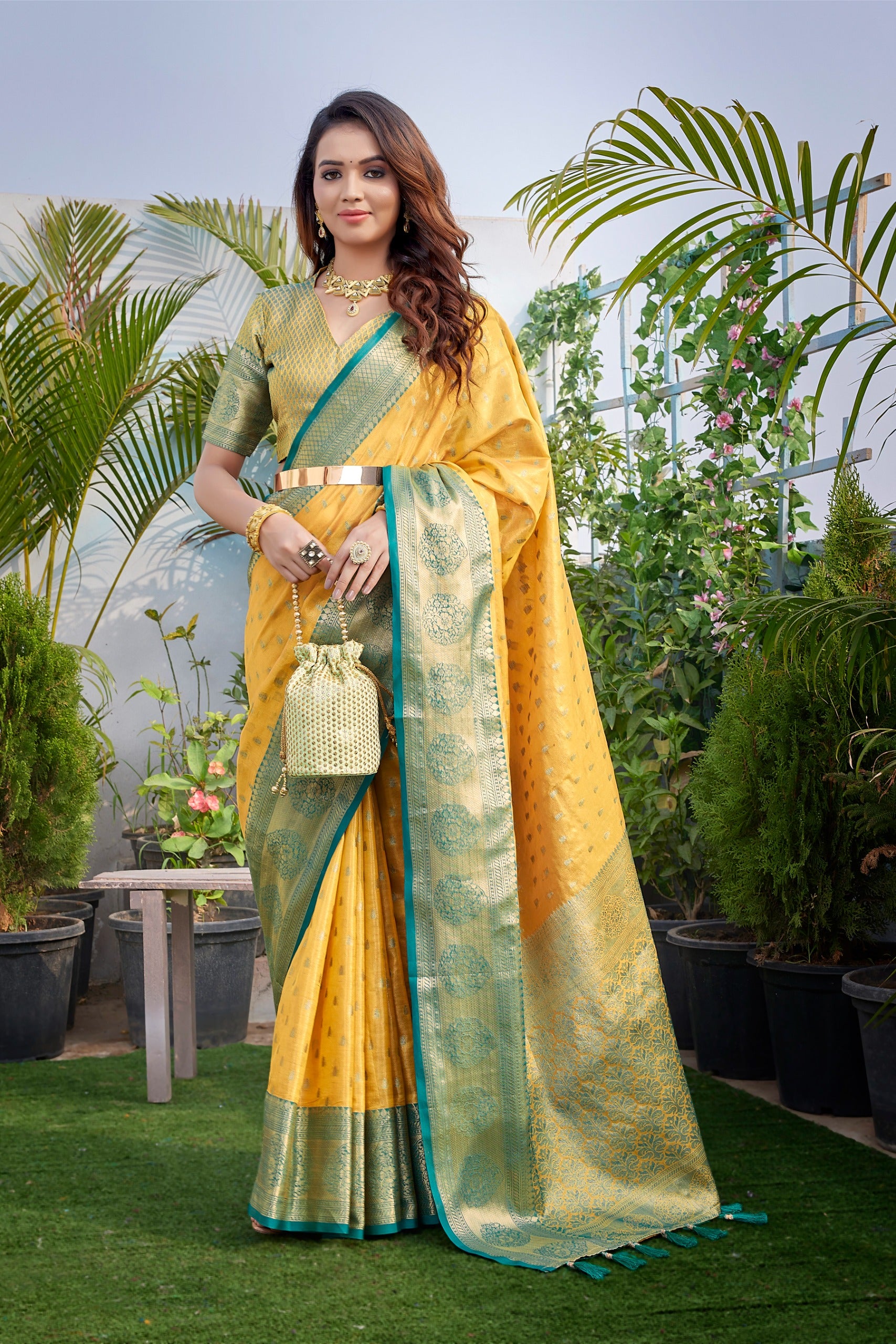 Beautiful Zarna Silk Heavy Rich Pallu Saree