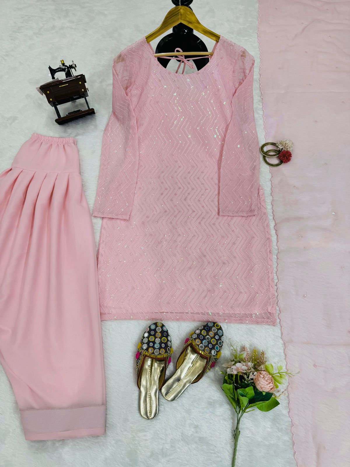 Stylish Baby Pink Georgette Salwar Suit