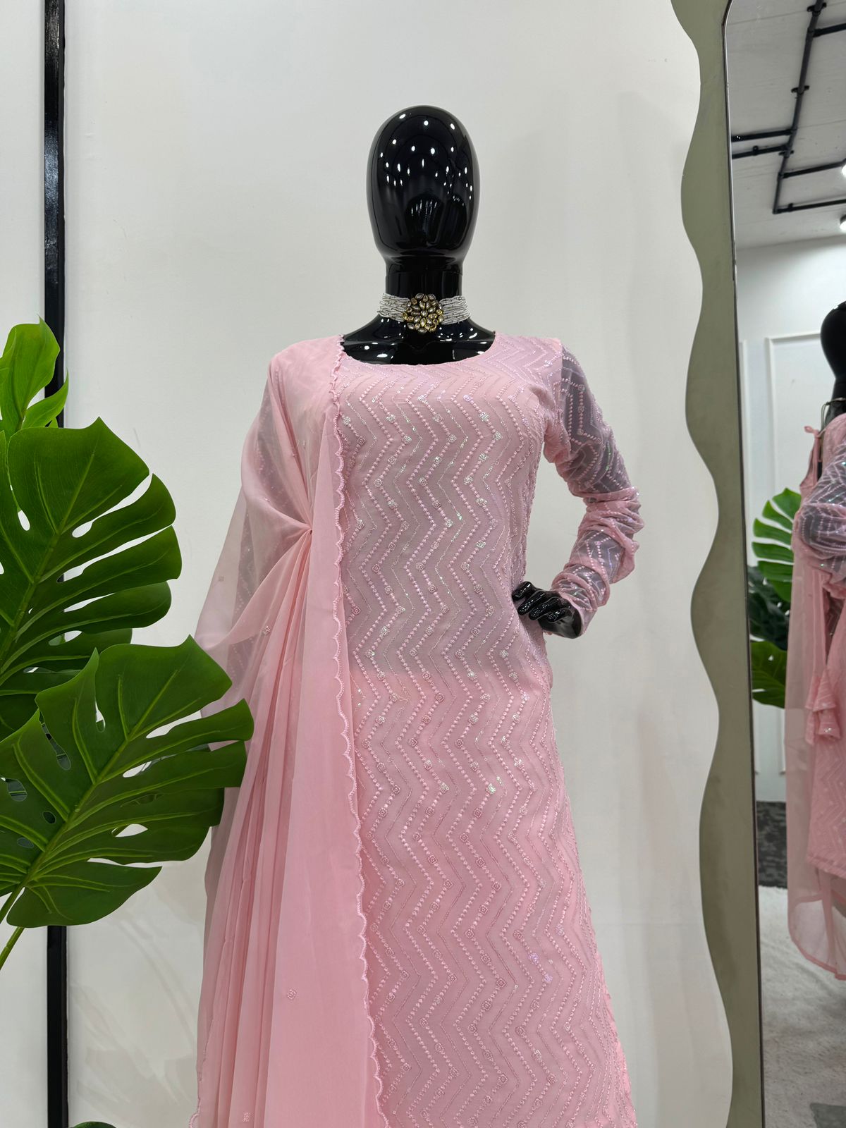 Stylish Baby Pink Georgette Salwar Suit