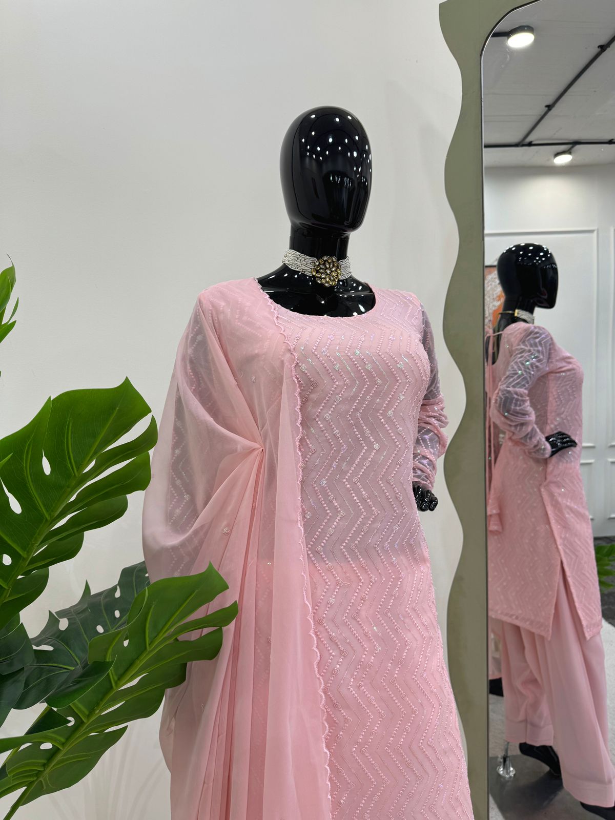 Stylish Baby Pink Georgette Salwar Suit